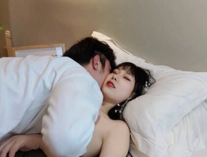 Rạo rực với cô crush mới quen và trải qua đêm dài đầy sung sướng tại khách sạn